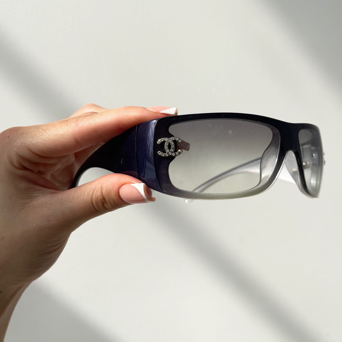 Chanel Blue Ombre Gradient Tint CC Logo Sunglasses 5088 Chanel Blue Gradient Frame And Swarovski Crystals CC  main image 3